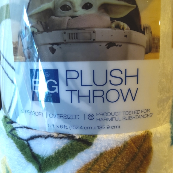NWT  Star Wars Mandalorian  Plush Throw 5ft x 6ft Firm Price - Picture 2 of 2